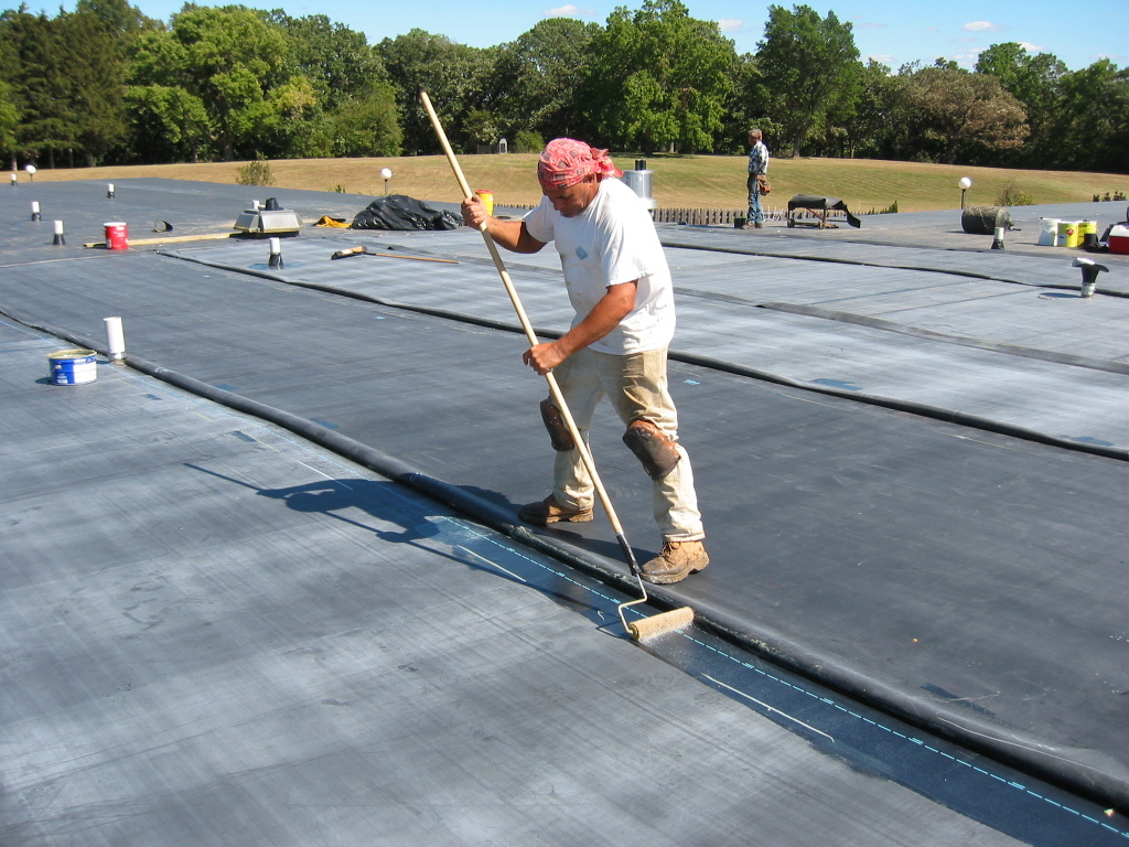 The Top 3 Benefits of Gutter Maintenance for Your Roof’s Lifespan